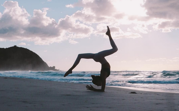 Сатин для йоги – почему спортсмены в восторге