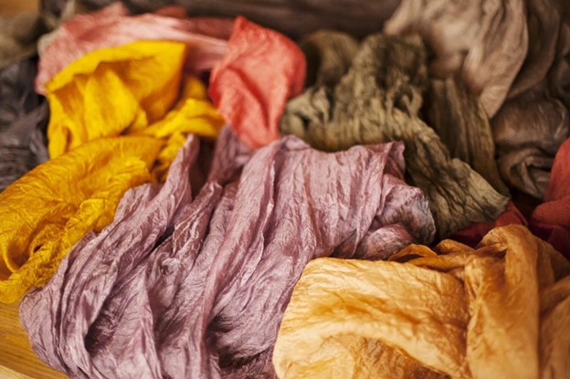 Как красят ткани и экологические риски